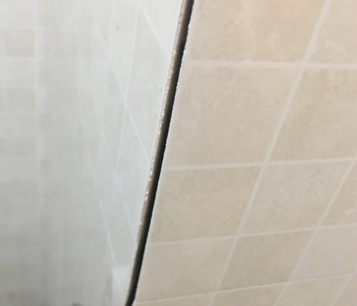 蜀山瓷砖空鼓维修公司分享阳台瓷砖脱落的修复过程可以分为以下几个步骤